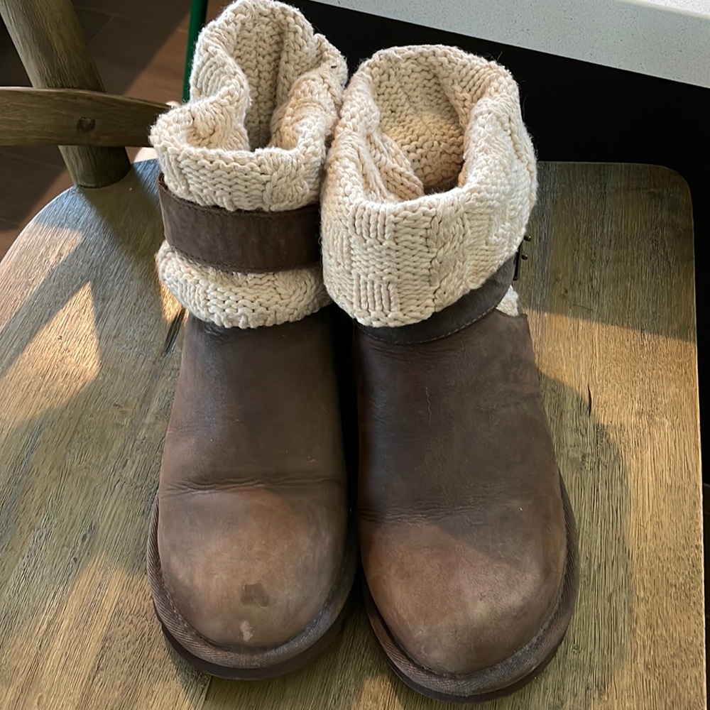 Cute knitted UGGS.